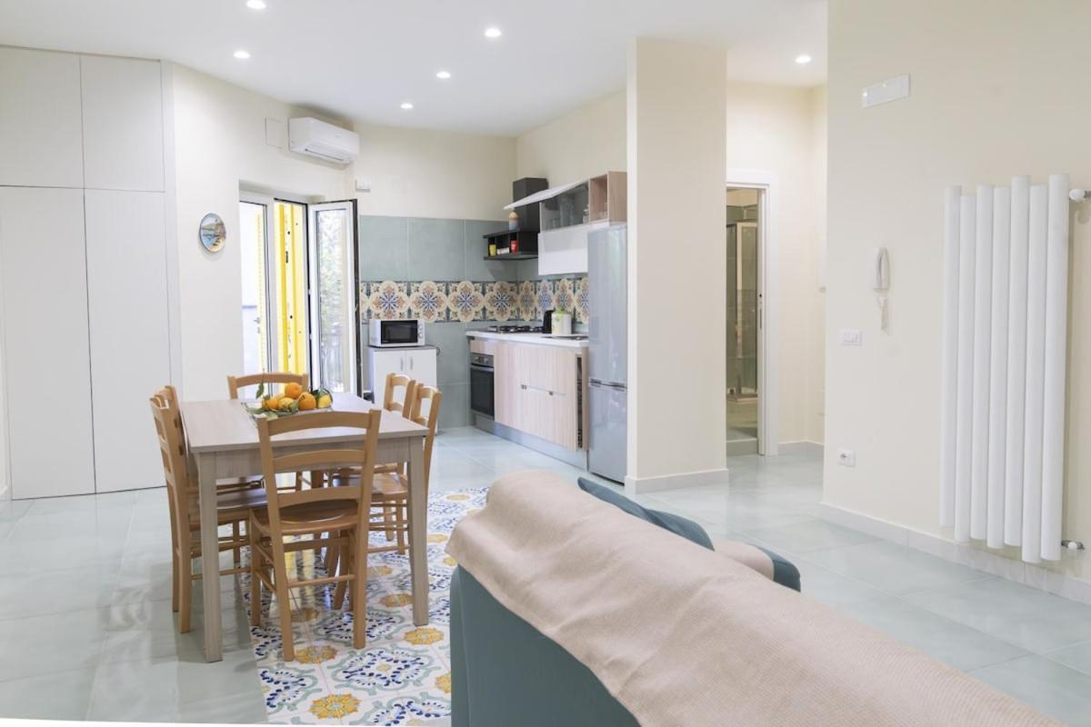 Sorrentovibes - Modern With Terrace, Swimming Pool&tennis Apartment Sorrento
