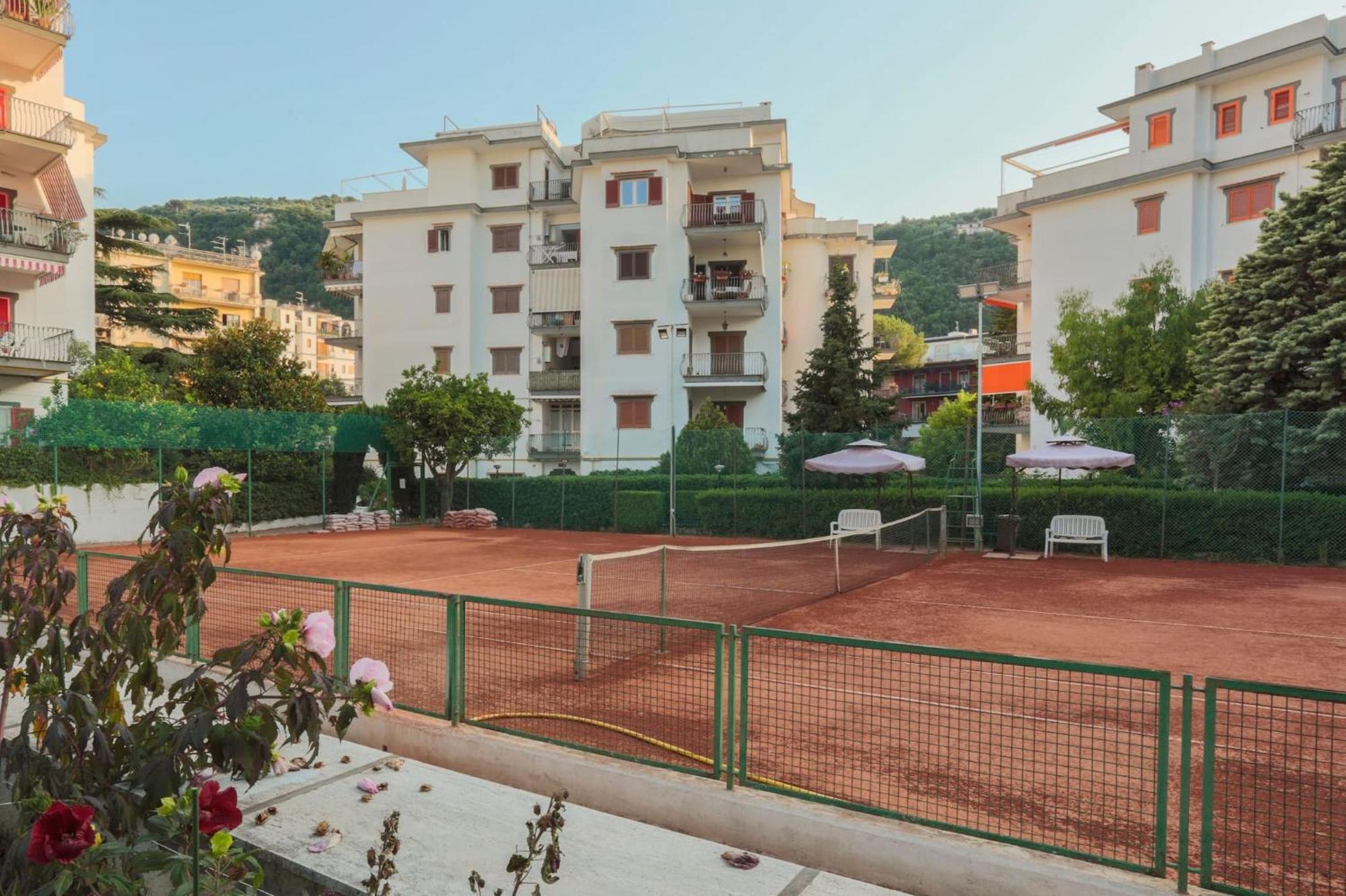 Sorrentovibes - Modern With Terrace, Swimming Pool&tennis Appartamento *