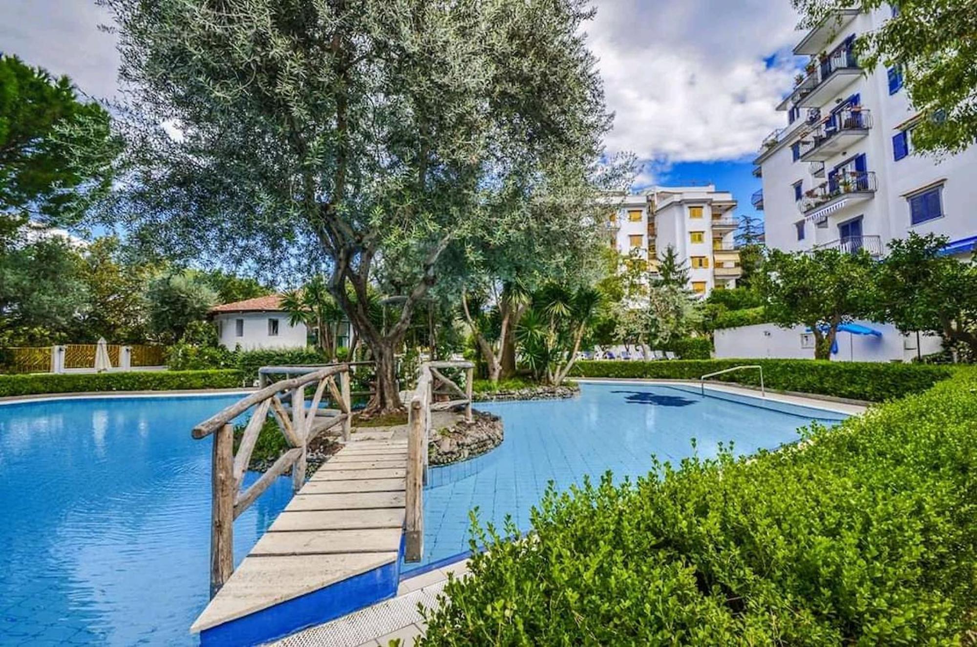Sorrentovibes - Modern With Terrace, Swimming Pool&tennis Appartamento Sorrento